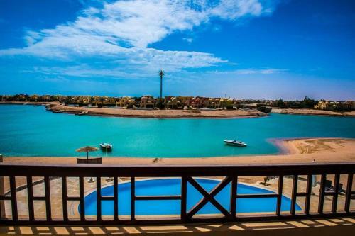Apartamento El Gouna Luxurious 2br + Pool, Lagoon View In Sabina
