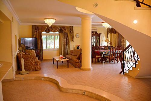 Luxurious Villa With Private Pool And Beach