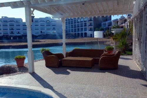 Luxurious Villa With Private Pool And Beach