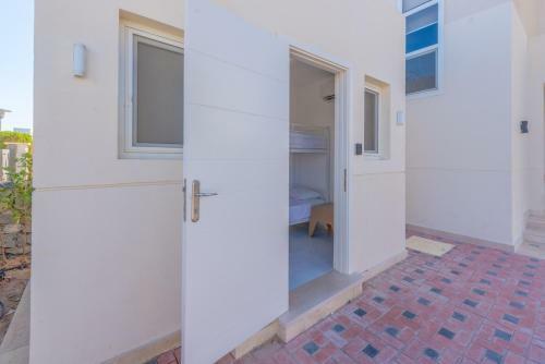 Joubal 1 - 3br Villa Private Pool Next To Marina