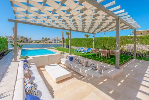 Joubal 1 - 3br Villa Private Pool Next To Marina