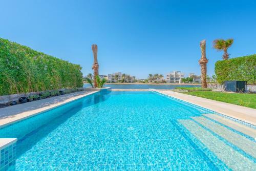 Joubal 1 - 3br Villa Private Pool Next To Marina