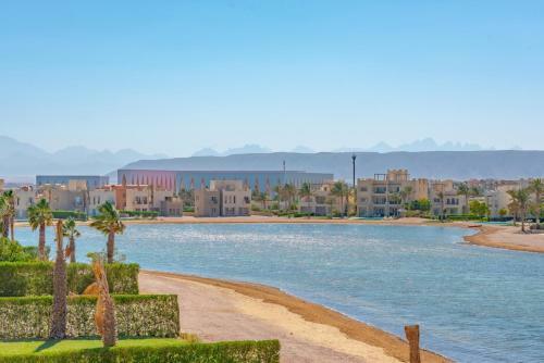 Joubal 1 - 3br Villa Private Pool Next To Marina