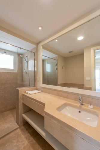 Joubal 1 - 3br Villa Private Pool Next To Marina