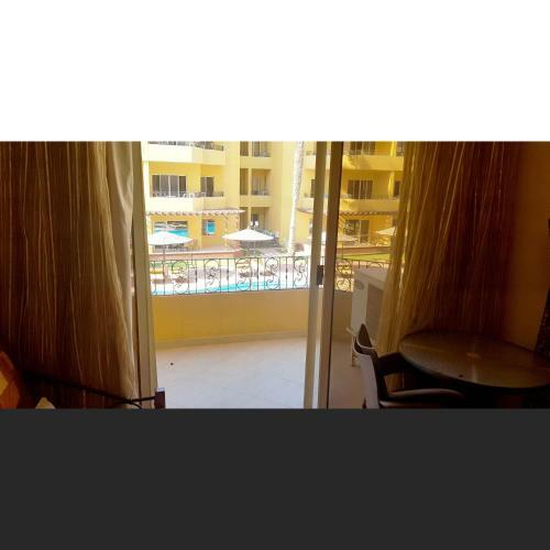 British Resort Pool View Apartments