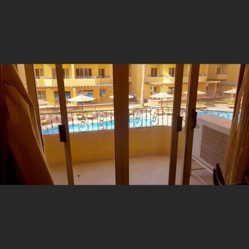 British Resort Pool View Apartments