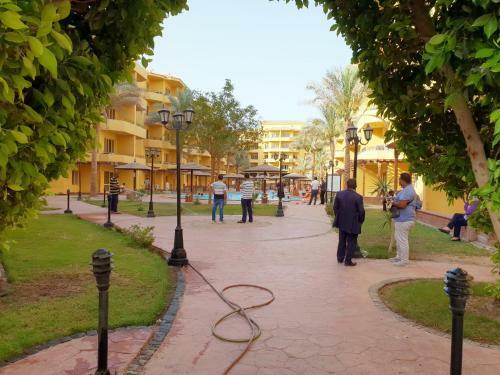 British Resort Pool View Apartments