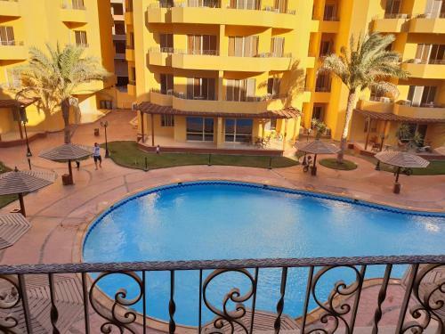 British Resort Pool View Apartments