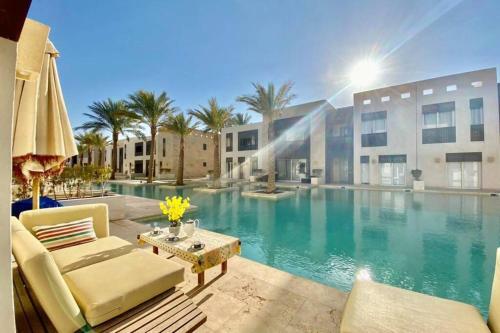 2 Bedroom Apartment Direct To Pool