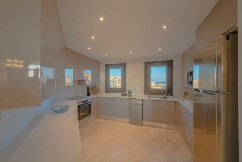 Heated Jacuzzi 2br Apartment On Yacht View