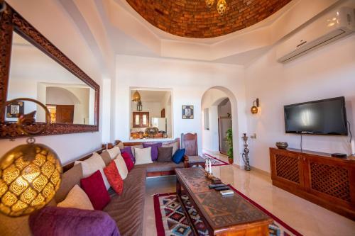 Charming Lagoon Villa Egyptian Style -sabina 117
