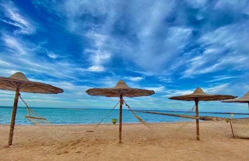 Immaculate 1-bed Apartment In Hurgada First Line!