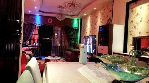 Hostal Private Room In Apartment With Sea & Hilton View