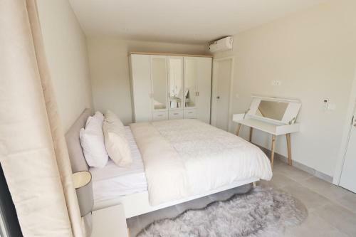 Forest View Apartments- E 12