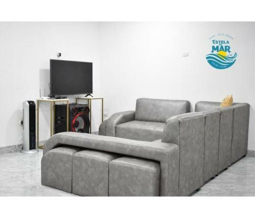 Linda Casa de Estreno En Col�n Con Piscina