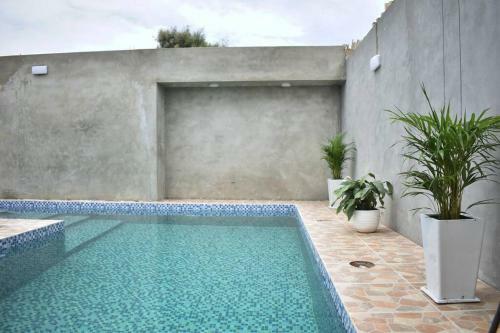 Linda Casa de Estreno En Col�n Con Piscina