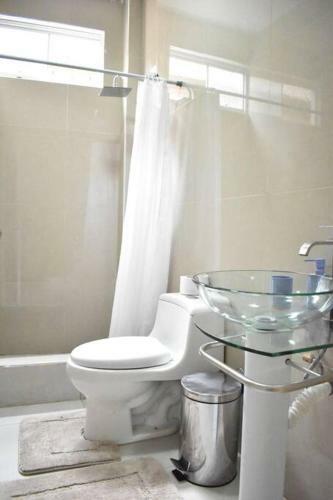 Linda Casa de Estreno En Col�n Con Piscina
