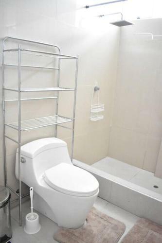 Linda Casa de Estreno En Col�n Con Piscina