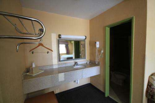 Holiday Terrace Motel