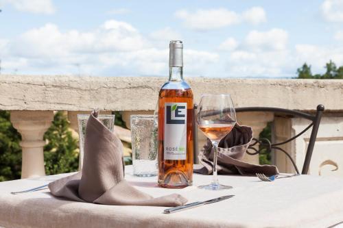 Hotel Logis Le Mas Et La Flambee Du Luberon