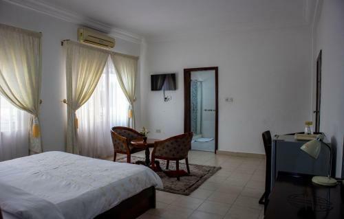 His Majesty's Hotel And Apartments