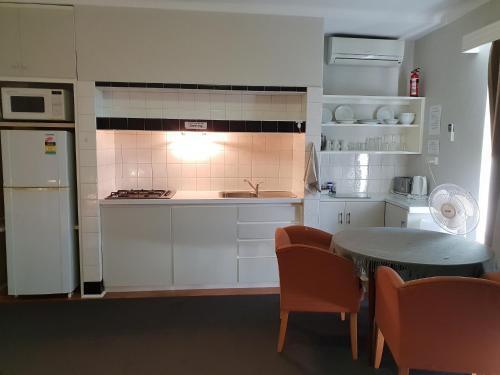 Stirling Apartments - Studio 3