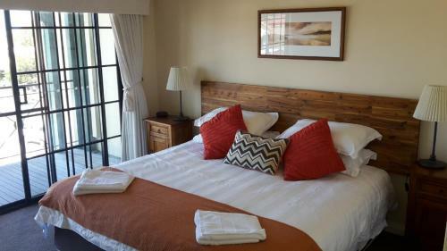 Ocean Sunsets - 2 Bedroom Converted Warehouse Apartment