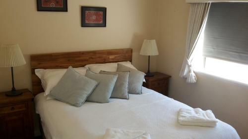 Ocean Sunsets - 2 Bedroom Converted Warehouse Apartment