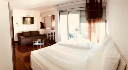 Apartments By The Sea Makarska - 16650