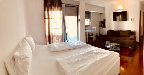 Apartments By The Sea Makarska - 16650