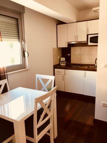 Apartments By The Sea Makarska - 16650
