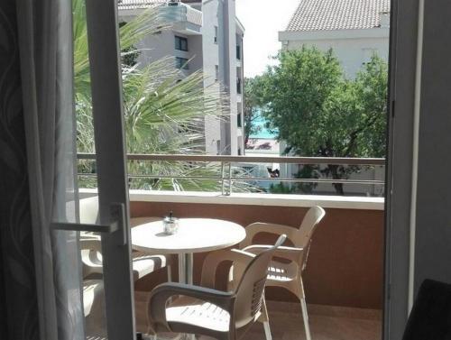 Apartments By The Sea Makarska - 16786