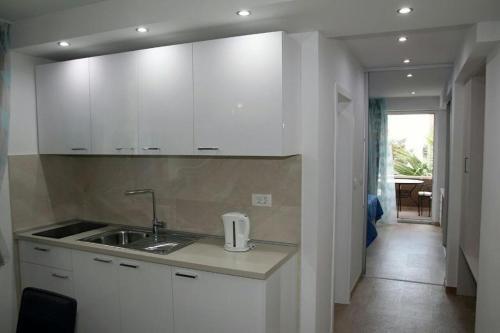 Apartments By The Sea Makarska - 16786