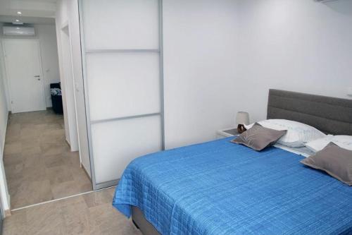 Apartments By The Sea Makarska - 16786