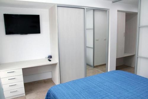 Apartments By The Sea Makarska - 16786