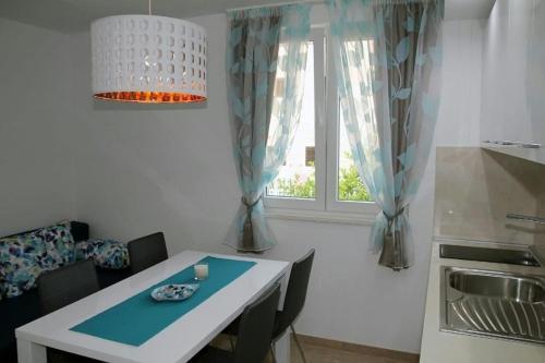Apartments By The Sea Makarska - 16786