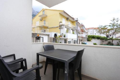 Apartments With A Parking Space Makarska - 16430