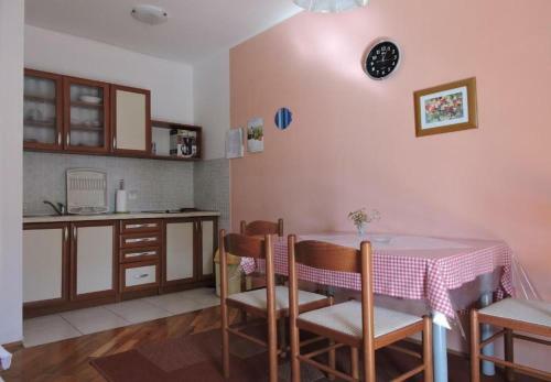 Apartments Sime - 800 M From Sea