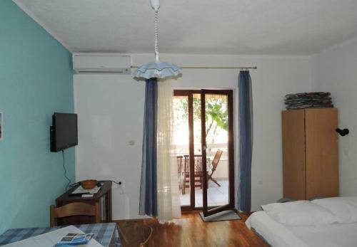 Apartments Sime - 800 M From Sea