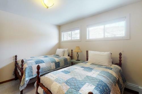 Remodeled Mountain-view Escape