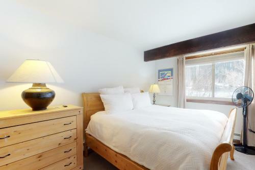 Remodeled Mountain-view Escape
