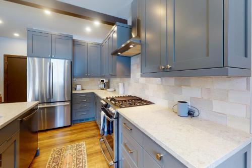 Remodeled Mountain-view Escape