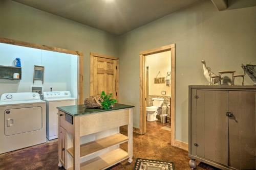 Cripple Creek Mtn Getaway With Hot Tub And Views!