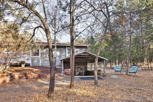 Pet-friendly Elizabeth Apartment On 3 Acres!