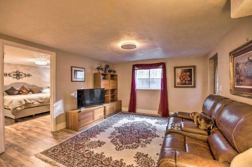 Pet-friendly Elizabeth Apartment On 3 Acres!