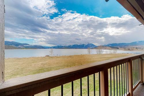 Lakeside Mountain Retreat