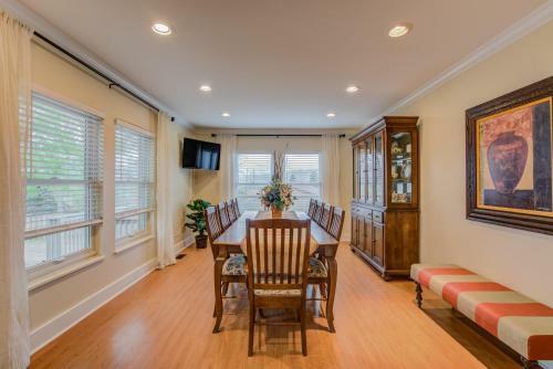 Expansive Peak Views, 6br House, Near Usafa
