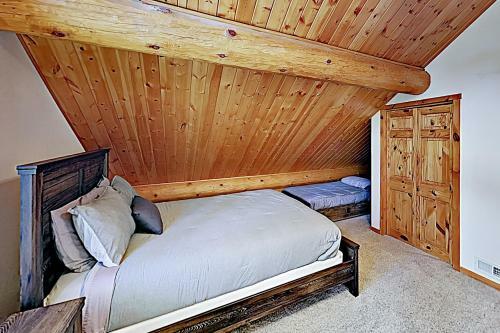 Breezy Bear Cabin