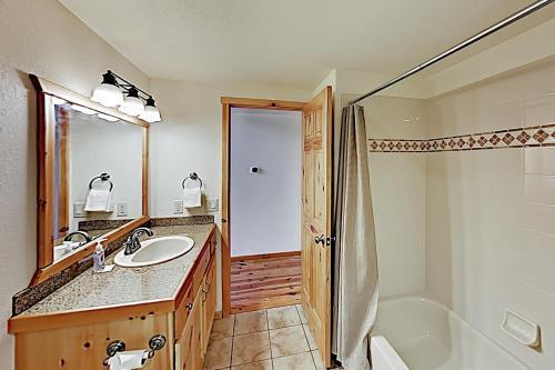 Breezy Bear Cabin