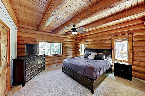 Breezy Bear Cabin